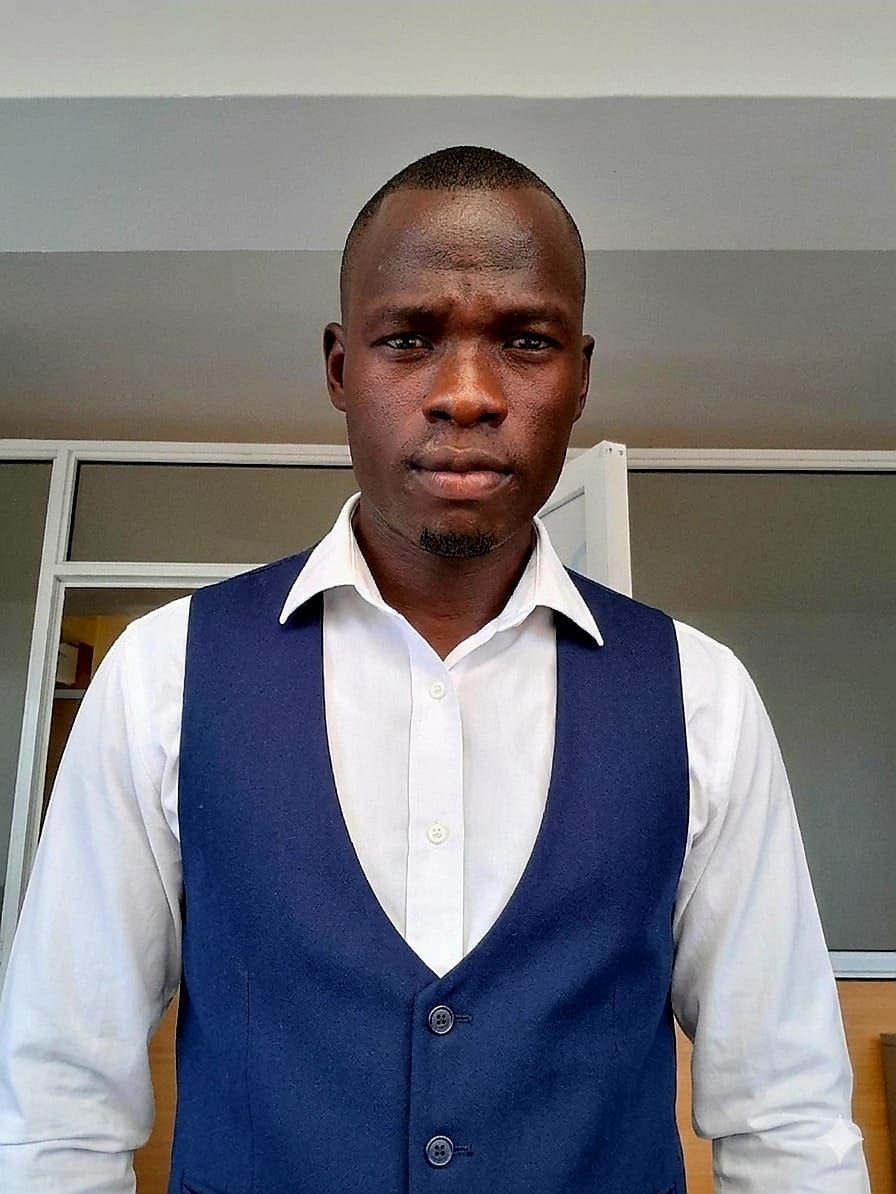 Macogutu Director